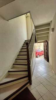 Treppe zum OG Treppe zum OG - Mehrfamilienhaus in 06406 Bernburg mit 121m² kaufen