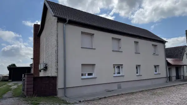 Familienhaus mit Garten und Pool

