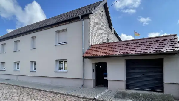 Familienhaus mit Garten und Pool

