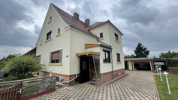 Seitenansicht / Zufahrt - Einfamilienhaus in 39218 Schönebeck mit 150m² kaufen