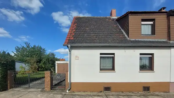 Handwerkerhaus mit großem Grundstück

