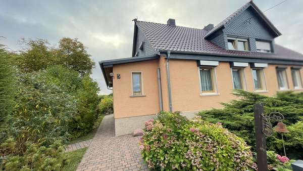 Frontansicht Frontansicht - Doppelhaushälfte in 39439 Güsten mit 114m² kaufen