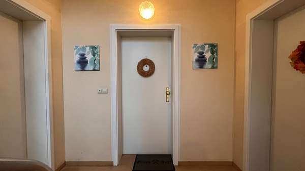 Wohnungseingangstür Wohnungseingangstür - Etagenwohnung in 39444 Hecklingen mit 107m² kaufen