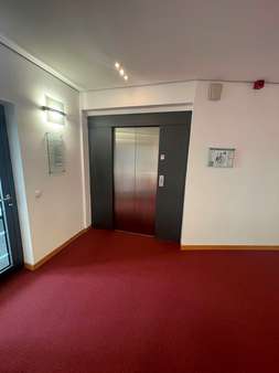 Eingangsbereich inkl.Fahrstuhl - Büro in 39218 Schönebeck mit 410m² günstig mieten