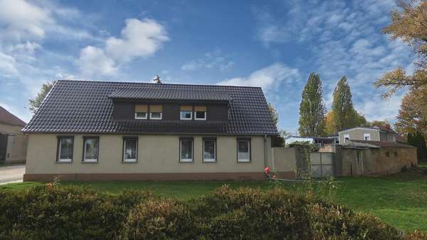 Hausansicht - Einfamilienhaus in 39443 Staßfurt mit 105m² kaufen