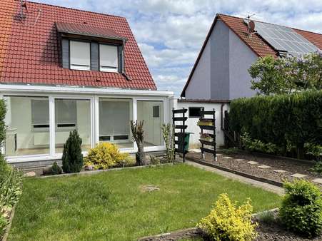 Gartenansicht - Doppelhaushälfte in 39221 Biere mit 110m² kaufen