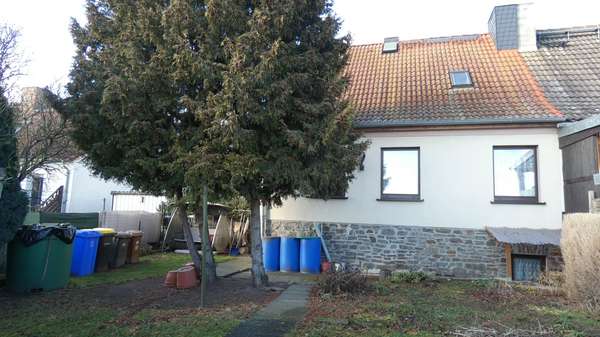 Hausansicht - Doppelhaushälfte in 39443 Staßfurt mit 80m² kaufen