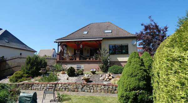 Blick zum Haus - Bungalow in 39249 Barby mit 130m² kaufen