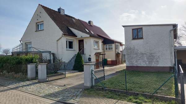 Straßenansicht - Doppelhaushälfte in 06449 Aschersleben mit 98m² kaufen