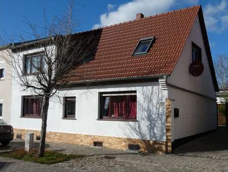 Hausansicht - Doppelhaushälfte in 39418 Staßfurt mit 115m² kaufen