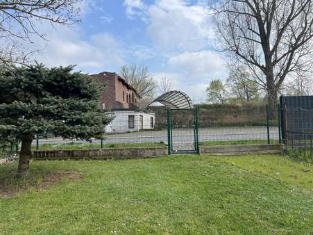 Blick zur Freilichtbühne - Reihenmittelhaus in 06773 Gräfenhainichen mit 174m² kaufen