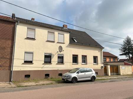 Haus Front mit Einfahrt - Doppelhaushälfte in 06888 Lutherstadt Wittenberg mit 175m² kaufen