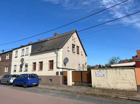 Haus mit Einfahrt - Doppelhaushälfte in 06888 Lutherstadt Wittenberg mit 175m² kaufen