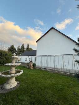 Haus und Springbrunnen - Doppelhaushälfte in 06772 Gräfenhainichen mit 120m² kaufen
