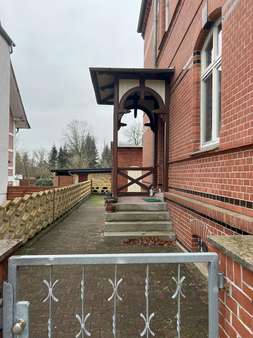Hauseite Eingang WE EG Hauseite Eingang WE EG - Mehrfamilienhaus in 06905 Bad Schmiedeberg mit 239m² kaufen