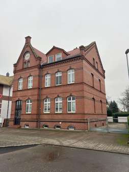 Haus mit Einfahrt Haus mit Einfahrt - Mehrfamilienhaus in 06905 Bad Schmiedeberg mit 239m² kaufen