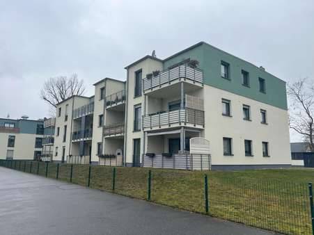 Haus Rückseite - Etagenwohnung in 06749 Bitterfeld-Wolfen mit 56m² kaufen