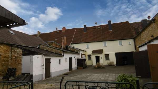 Innenhof Innenhof - Reihenmittelhaus in 06895 Zahna-Elster mit 150m² kaufen