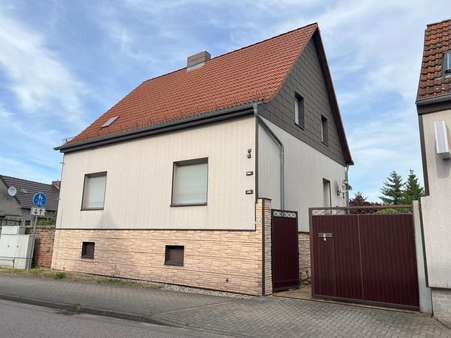 Haus Front Haus Front - Einfamilienhaus in 06847 Dessau-Roßlau mit 120m² kaufen