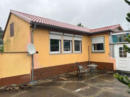 Haus Hofseite Haus Hofseite - Bungalow in 06773 Gräfenhainichen mit 85m² kaufen