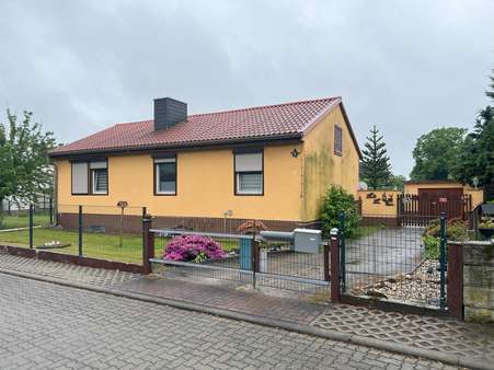 Haus mit Einfahrt Haus mit Einfahrt - Bungalow in 06773 Gräfenhainichen mit 85m² kaufen