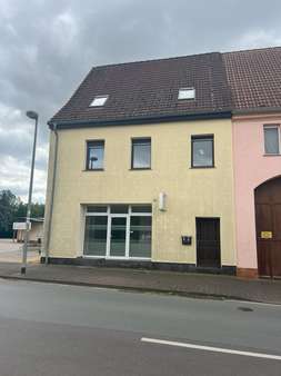 Haus Frontal Haus Frontal - Sonstige in 06779 Raguhn-Jeßnitz mit 125m² kaufen