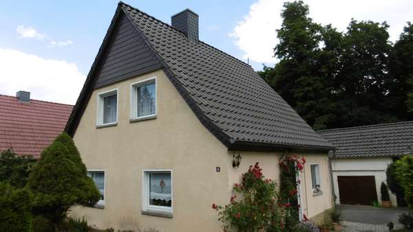 Vorderansicht mit Seitenansich - Einfamilienhaus in 06889 Lutherstadt Wittenberg mit 130m² kaufen