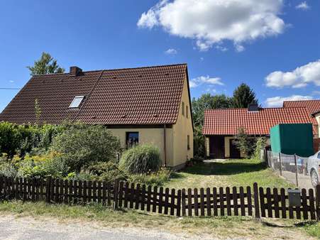 Haus mit Einfahrt Haus mit Einfahrt - Doppelhaushälfte in 06886 Lutherstadt Wittenberg mit 85m² kaufen