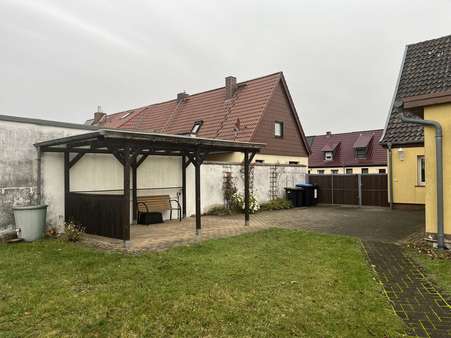 Carport Hof Carport Hof - Reihenendhaus in 06886 Lutherstadt Wittenberg mit 90m² kaufen