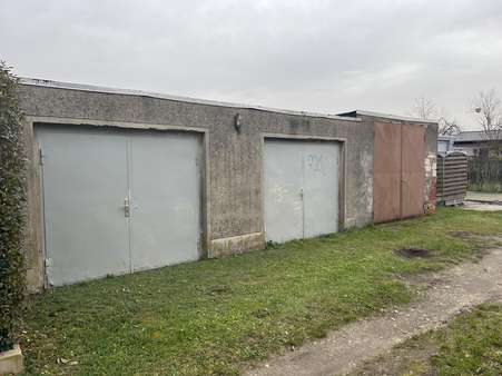 Garagen von Hinten Garagen von Hinten - Reihenendhaus in 06886 Lutherstadt Wittenberg mit 90m² kaufen