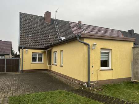 Haus Rückseite mit Anbau Haus Rückseite mit Anbau - Reihenendhaus in 06886 Lutherstadt Wittenberg mit 90m² kaufen