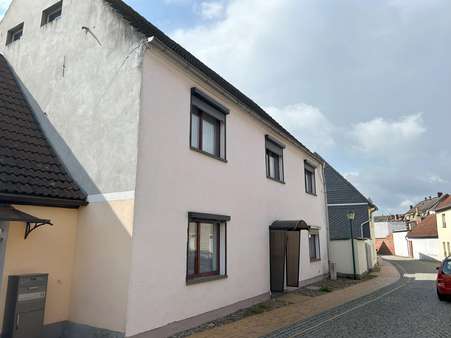 Haus Vorderansicht 2 - Reihenendhaus in 06905 Bad Schmiedeberg mit 190m² kaufen