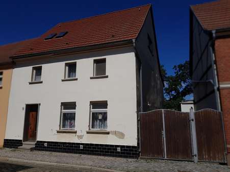 Zufahrt & Haus - Einfamilienhaus in 39590 Tangermünde mit 95m² kaufen