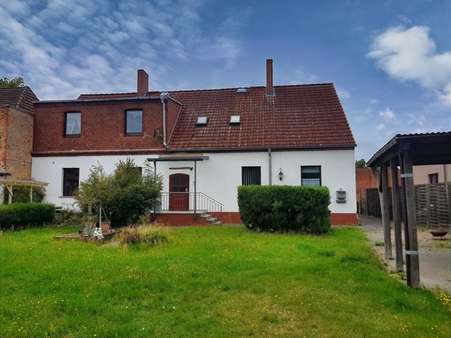 Blick vom Garten - Zweifamilienhaus in 39539 Havelberg mit 230m² kaufen