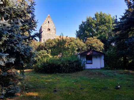 ..mit Blick auf die Dorfkirche - Grundstück in 39596 Hassel mit 1474m² kaufen