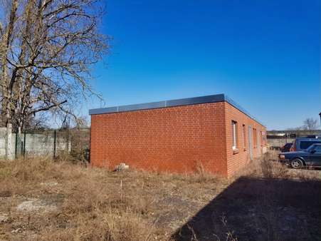 Blick auf das Bungalow - Büro in 39576 Stendal mit 149m² kaufen