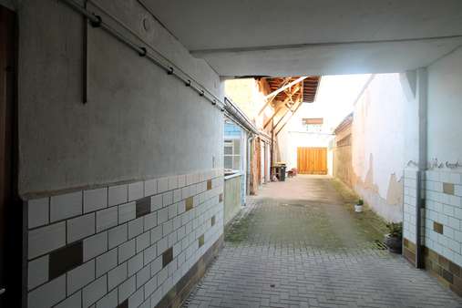 Durchfahrt - Mehrfamilienhaus in 39606 Osterburg mit 236m² kaufen