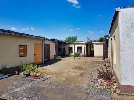 Hof mit Nebengelassen - Einfamilienhaus in 39517 Tangerhütte mit 80m² kaufen