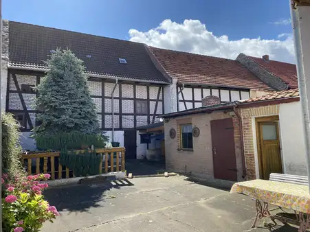 Reihenendhaus im Stadtkern von Wegeleben