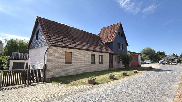Außenansicht Außenansicht - Einfamilienhaus in 06343 Mansfeld mit 165m² kaufen