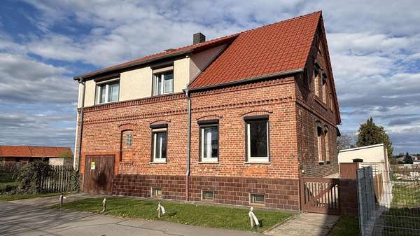Außenansicht - Einfamilienhaus in 06493 Ballenstedt mit 129m² kaufen