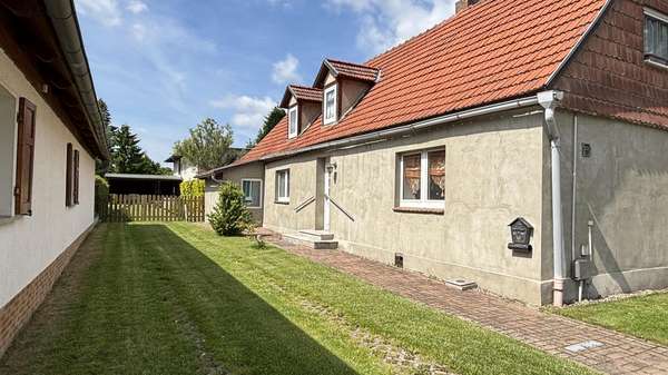 Zufahrt Zufahrt - Einfamilienhaus in 06493 Harzgerode mit 111m² kaufen