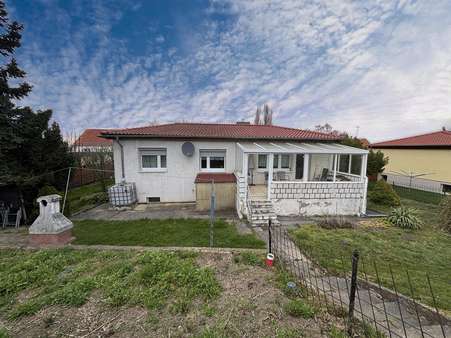 Rückseite Hausansicht - Bungalow in 38838 Eilenstedt mit 114m² kaufen