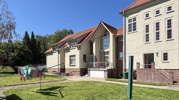 Außenansicht Außenansicht - Erdgeschosswohnung in 06493 Ballenstedt mit 78m² kaufen