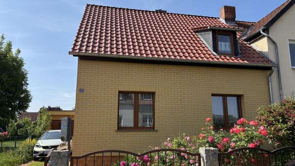 Hausansicht Hausansicht - Doppelhaushälfte in 38820 Halberstadt mit 94m² kaufen