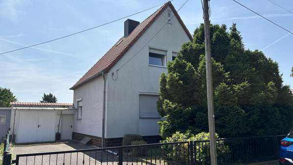 Garage/ Zufahrt Garage/ Zufahrt - Einfamilienhaus in 38820 Halberstadt mit 80m² kaufen