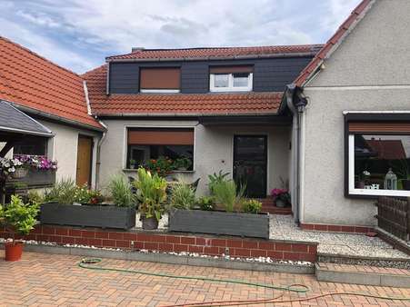 Seitenansicht Seitenansicht - Doppelhaushälfte in 38820 Halberstadt mit 97m² kaufen