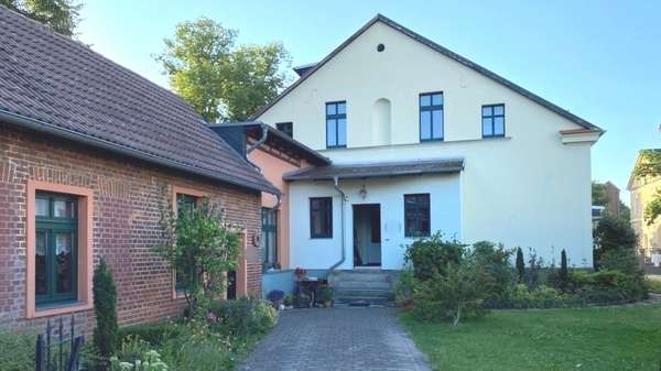 Rückansicht Rückansicht - Etagenwohnung in 06484 Quedlinburg mit 82m² mieten
