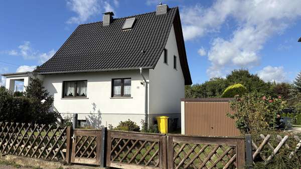 Hausansicht Hausansicht - Einfamilienhaus in 38820 Halberstadt mit 105m² kaufen
