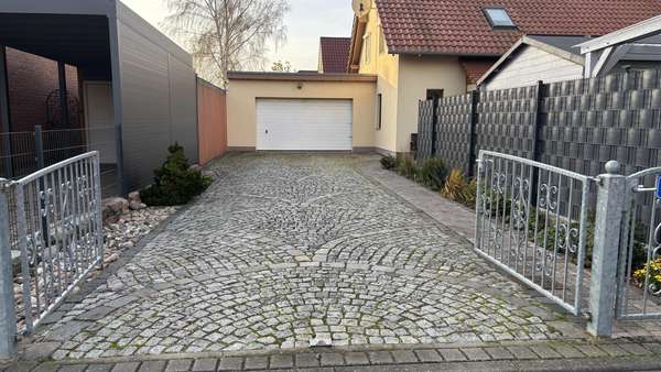 Einfahrt - Einfamilienhaus in 38820 Halberstadt mit 134m² kaufen